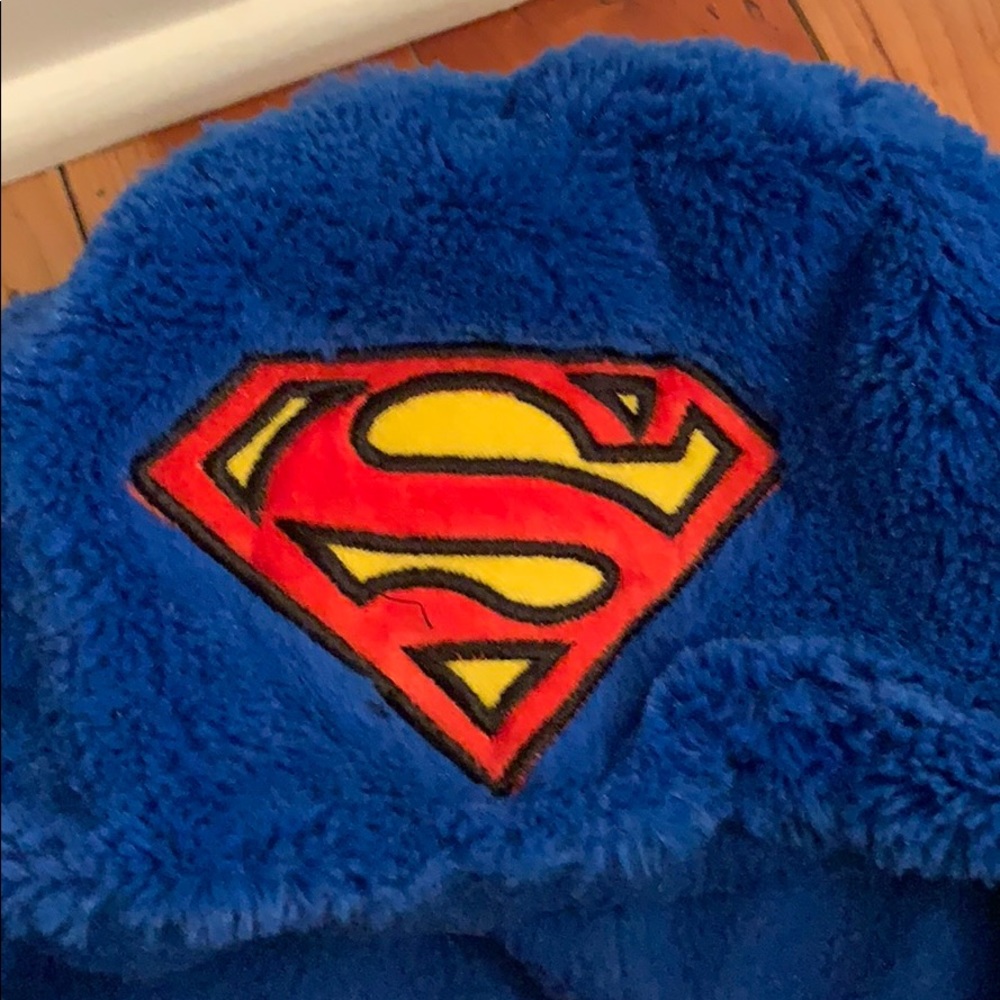 Dc comics Superman winter hat. Size 12 - Picture 2 of 8